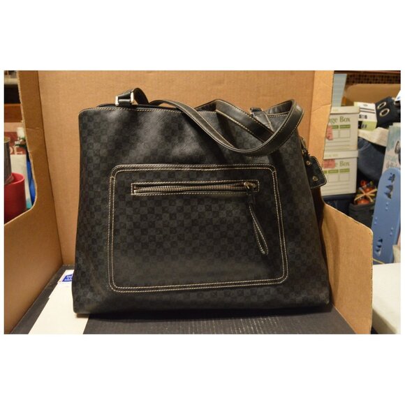 Liz Claiborne Purse Black Signature Logo Pattern Lots of Pockets NWOT ~16 "x 12" - Picture 1 of 9
